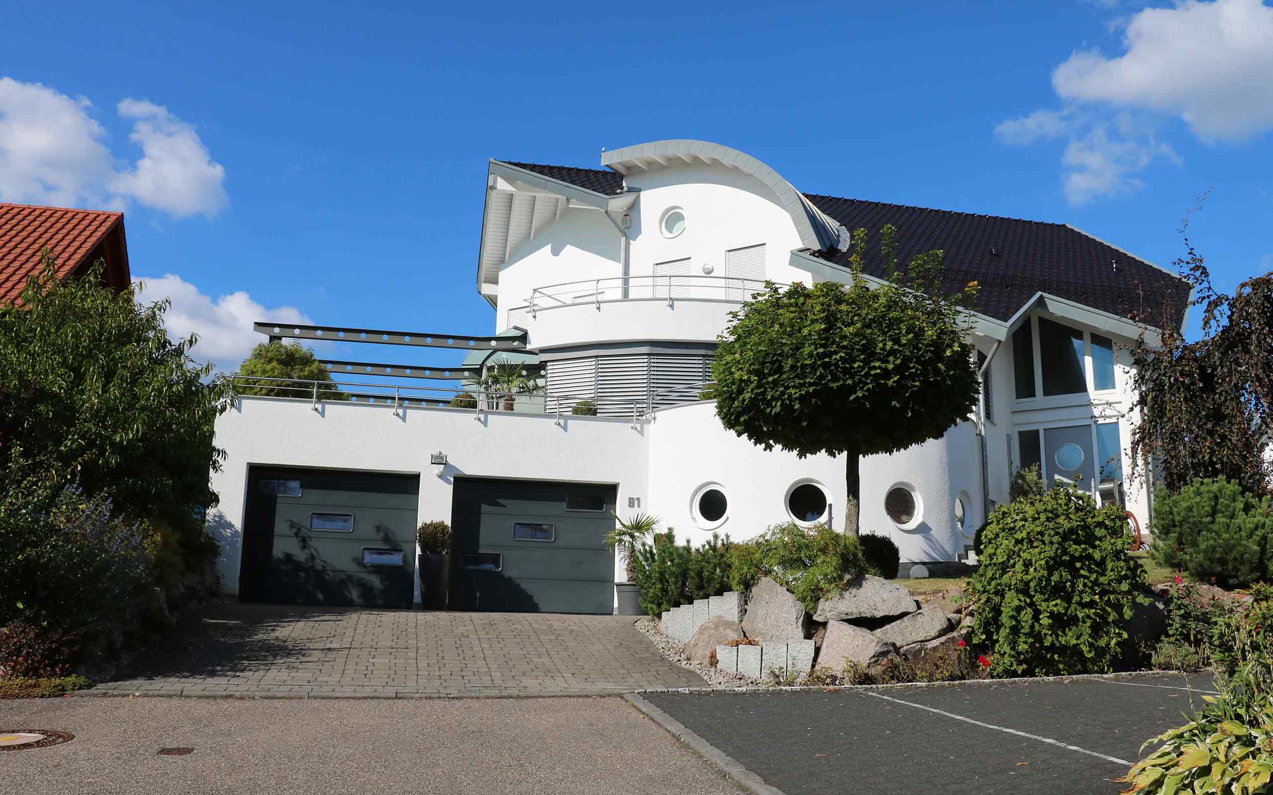 Haus B.