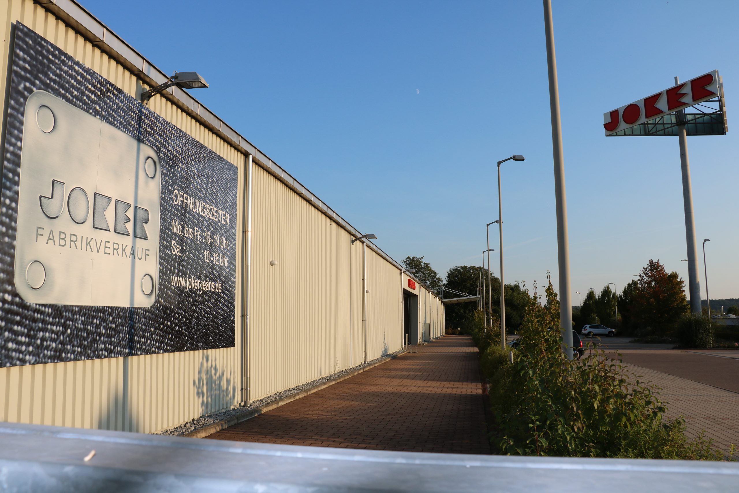 Verkaufshalle Joker Jeans
