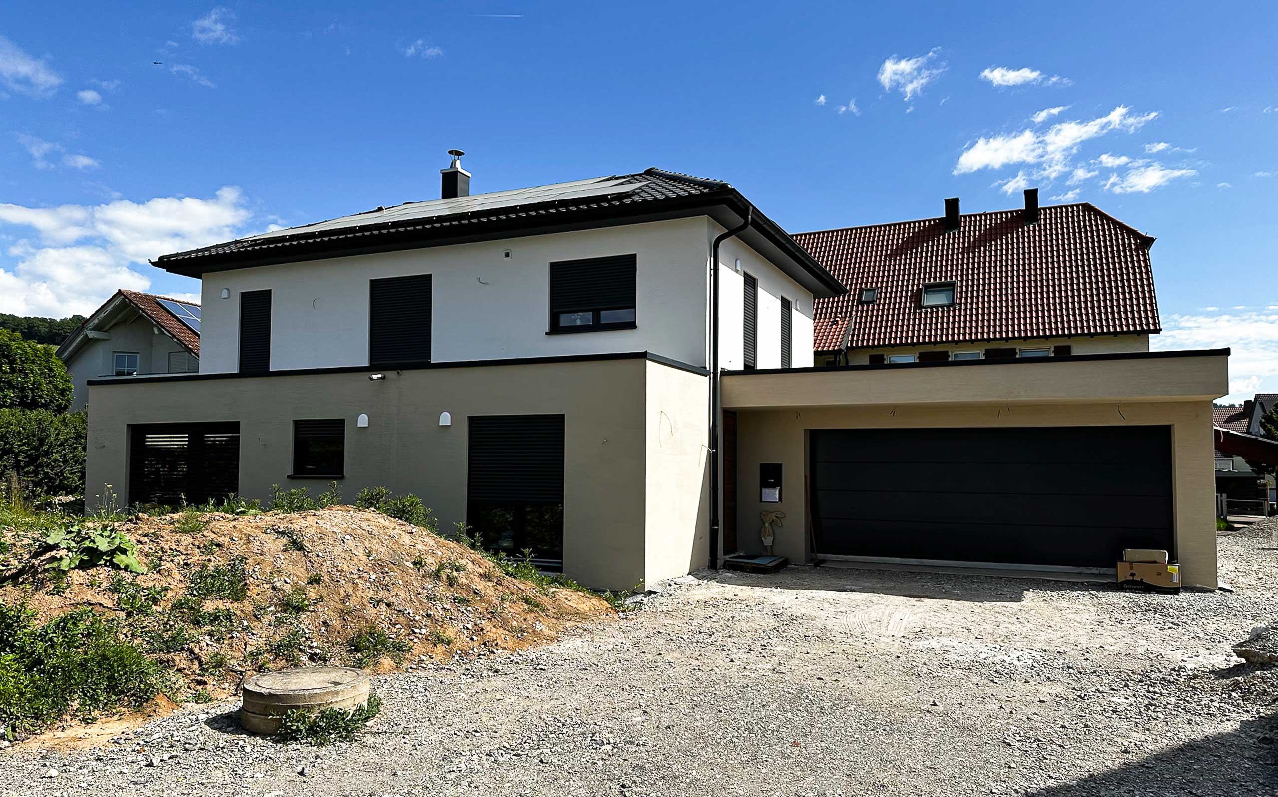 Einfamilien-Wohnhaus B. mit Doppelgarage und Ferienwohnung