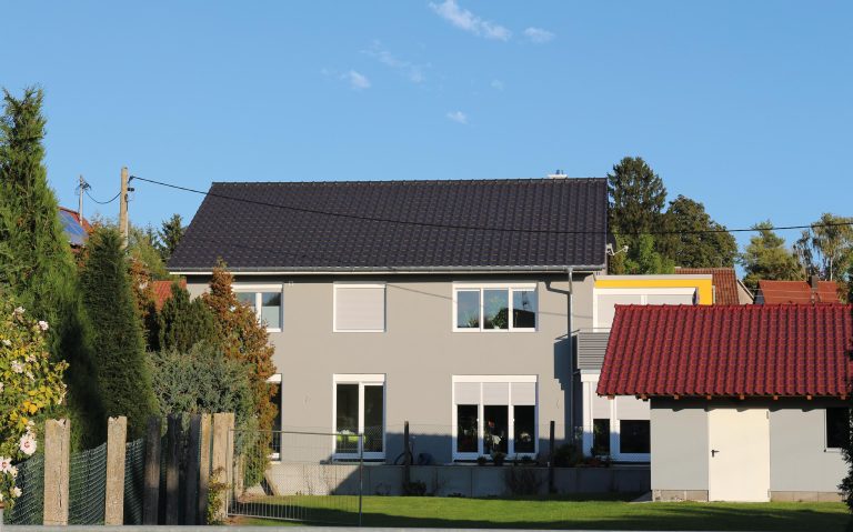 Zweifamilien-Wohnhaus B.