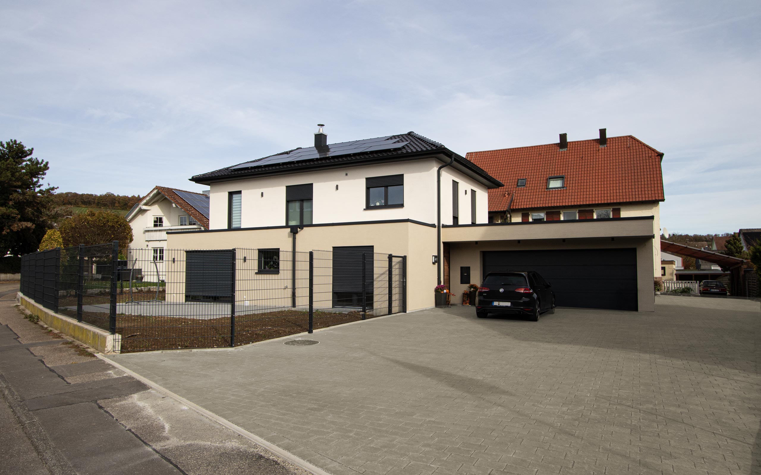 Einfamilien-Wohnhaus B. mit Doppelgarage und Ferienwohnung